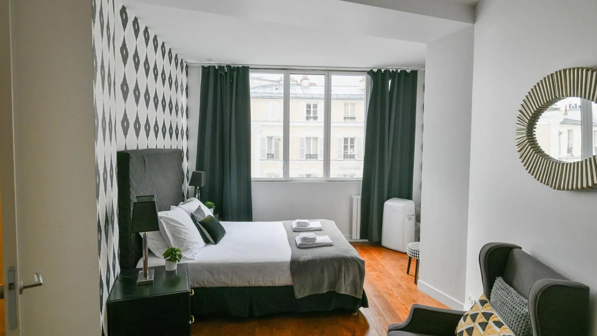 Apartamento Huge And Bright 4Bd For 10 Guests Sacre-Coeur París Francia